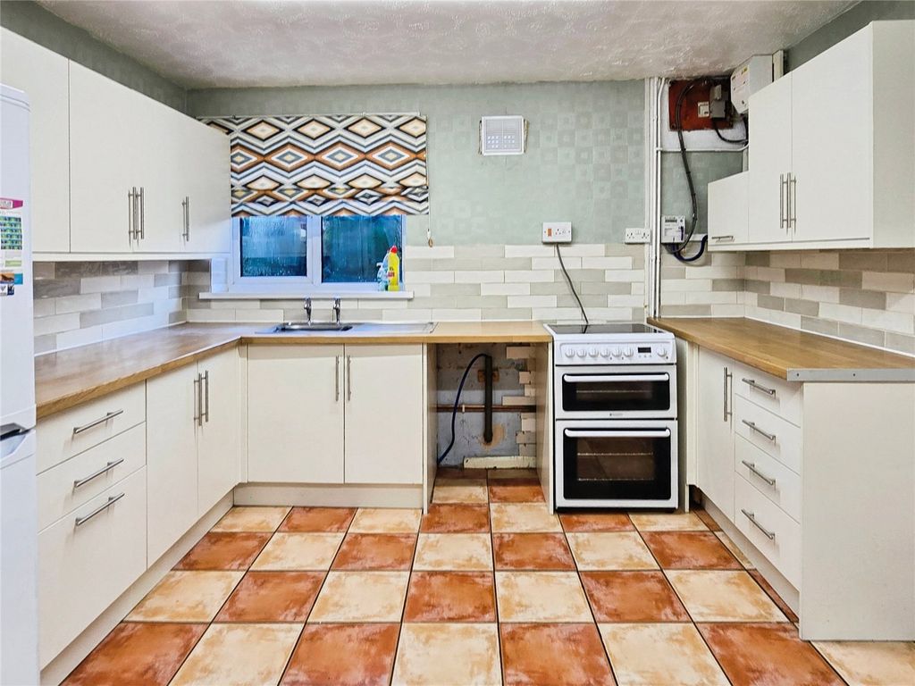 Property photo 3 of 18 Dining Kitchen