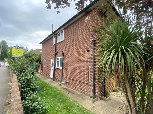 Property photo 1 of 13 5 Lismore Close Exterior 3.Jpg