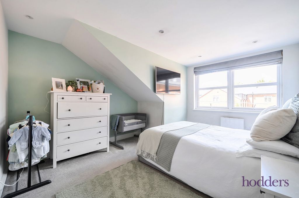 Property photo 3 of 21 0159A699-694E-49c...