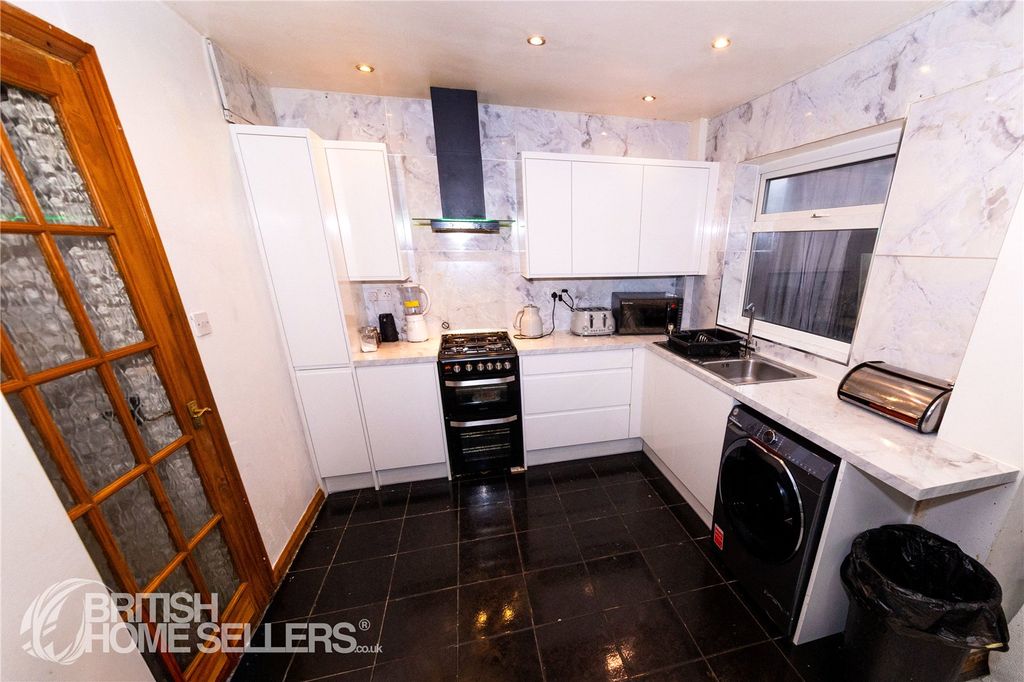 Property photo 2 of 33 Picture No. 27