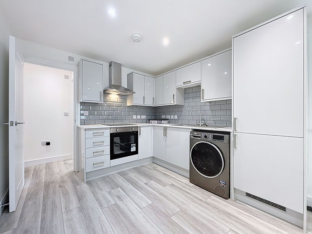 Property photo 3 of 11 Kitchen Area