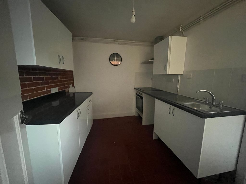 Property photo 3 of 4 Kitchen