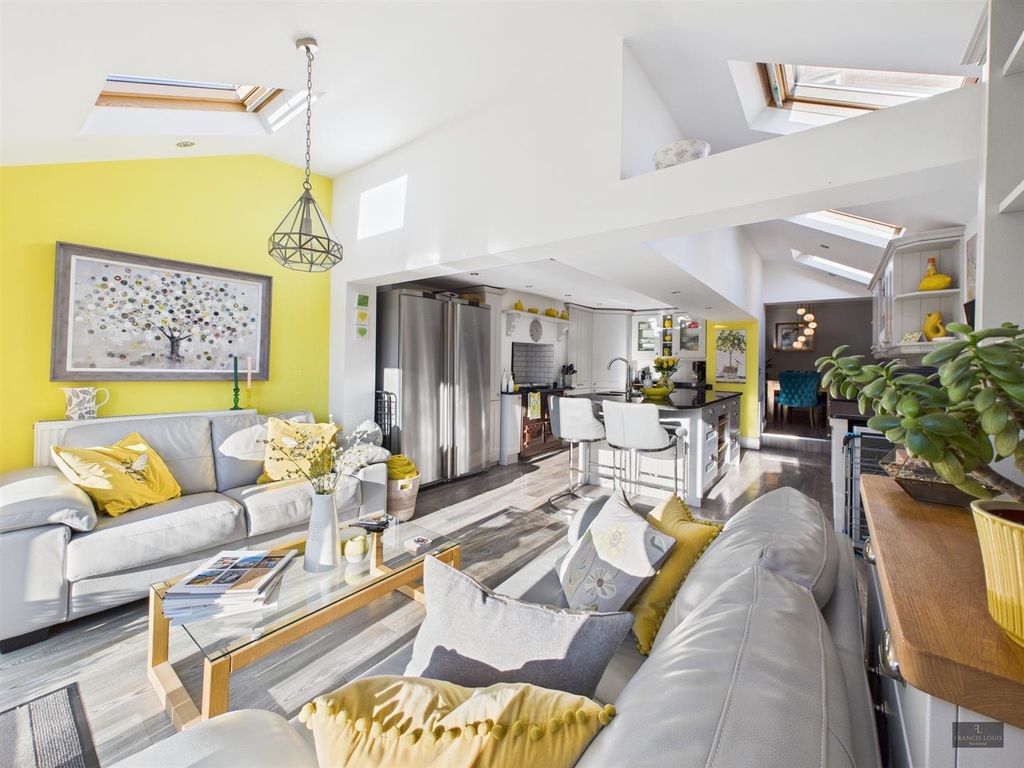 Property photo 2 of 19 Cam02887G0-Pr0582-Still010.Jpg