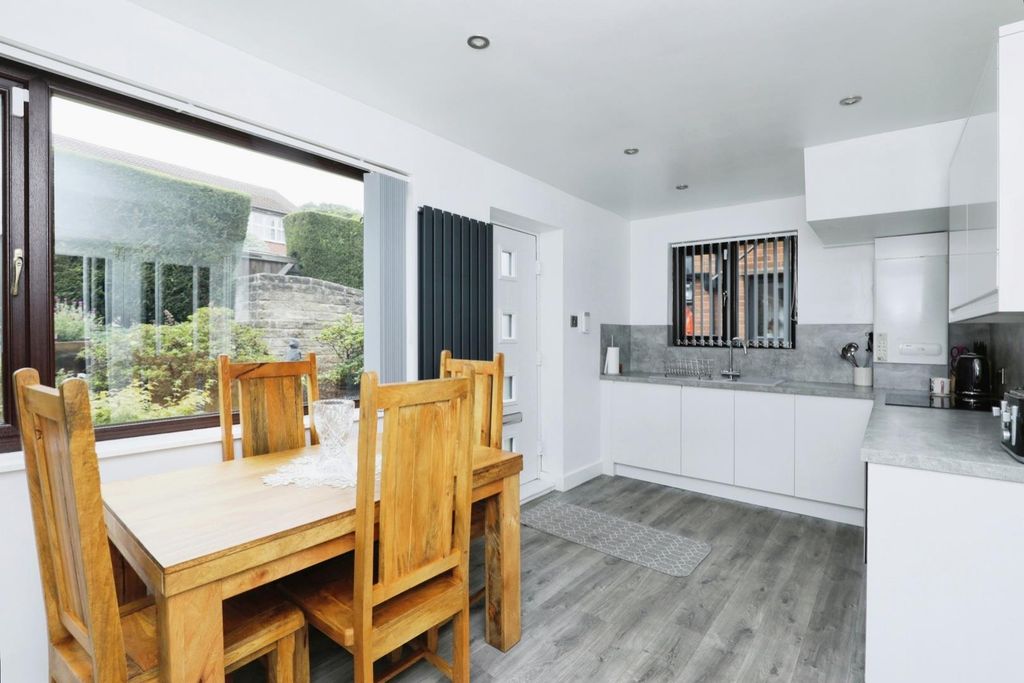 Property photo 2 of 20 Dining Kitchen