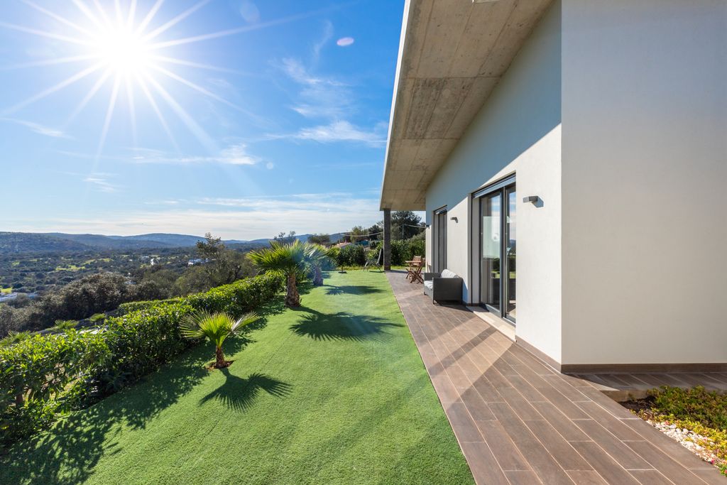 Property photo 1 of 42