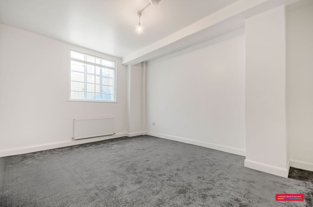 Property photo 2 of 10 Bedroom/Reception