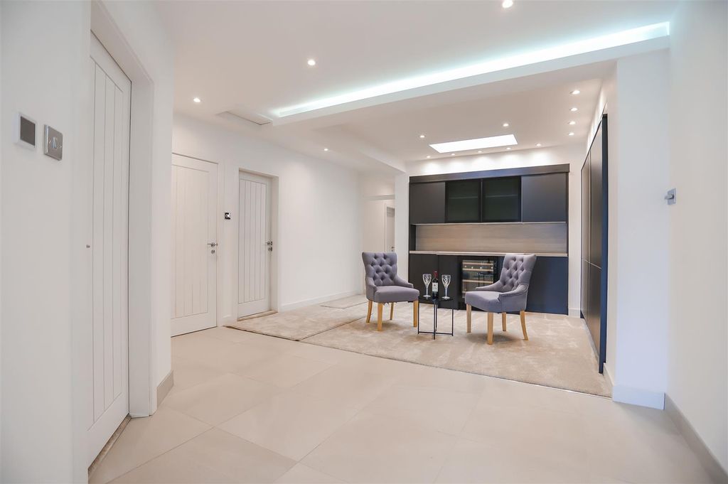 Property photo 3 of 29 3.Jpg