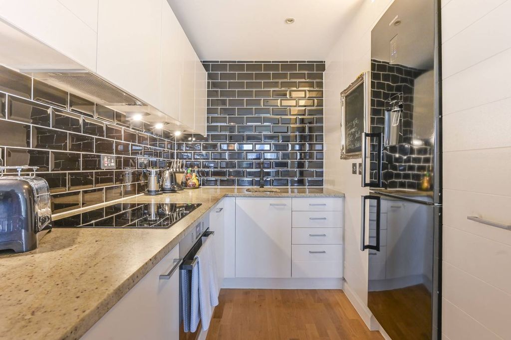 Property photo 2 of 12