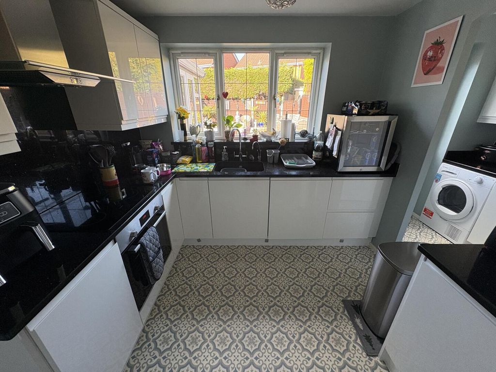 Property photo 2 of 22 Kitchen
