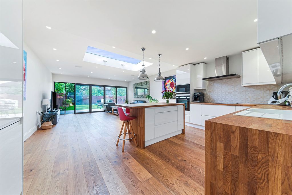 Property photo 2 of 16