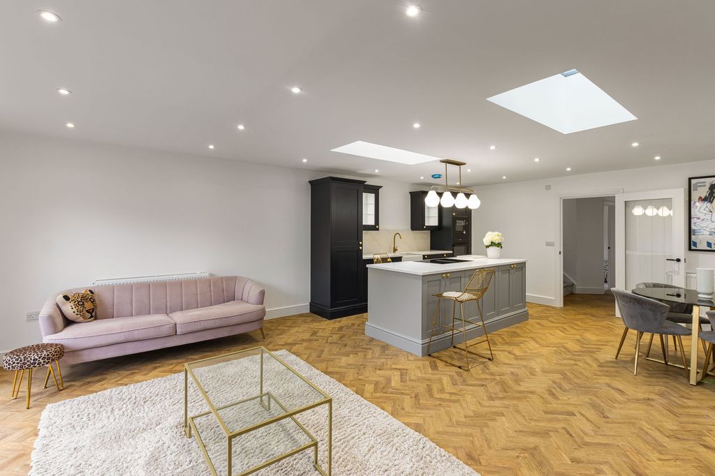 Property photo 1 of 25