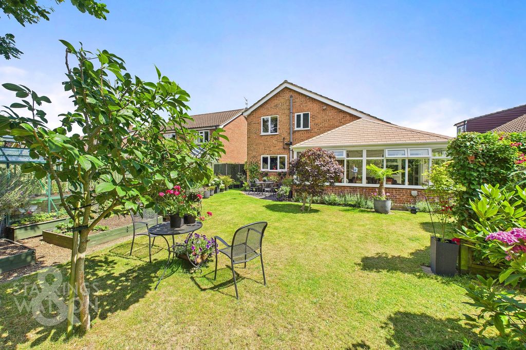 Property photo 1 of 28