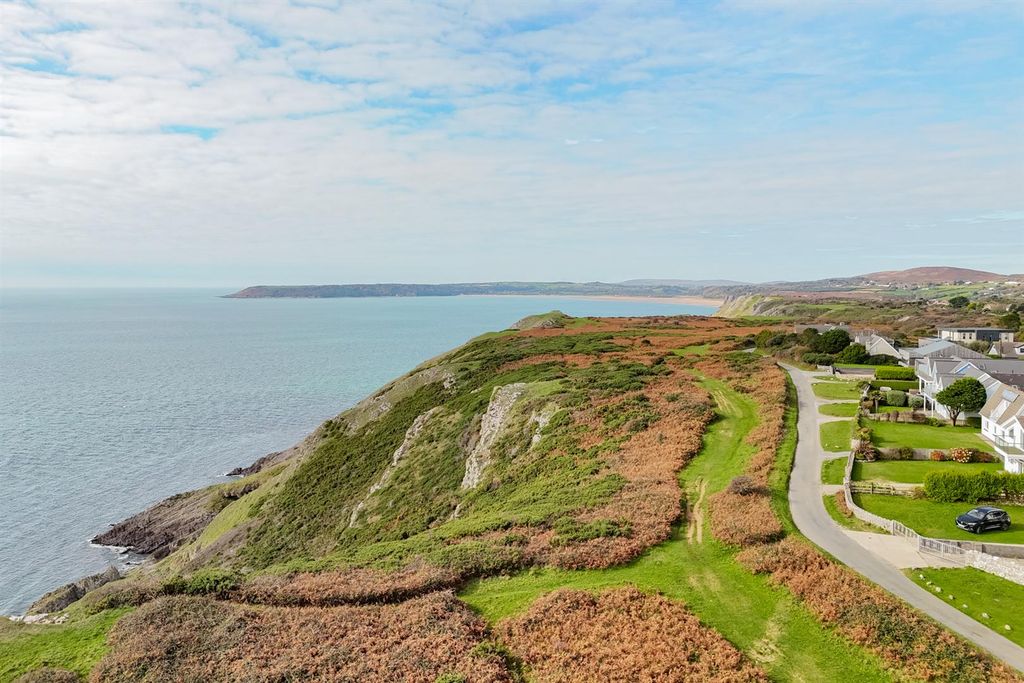 Property photo 2 of 37 33 Eastcliff - Web (48 Of 51).Jpg