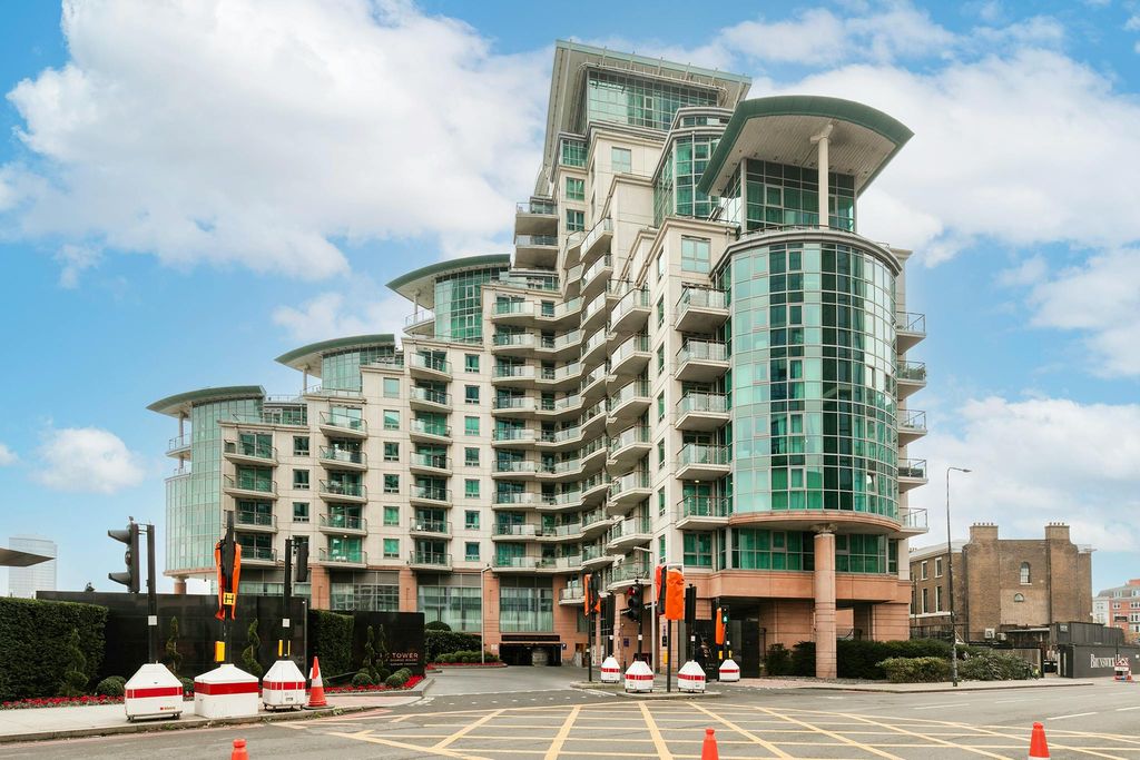 Property photo 1 of 6 2A St George's Wharf -28.Jpg