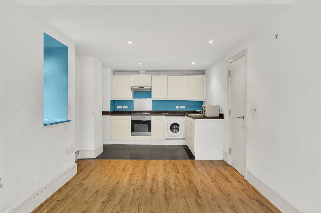 Property photo 3 of 12 Picture No. 11