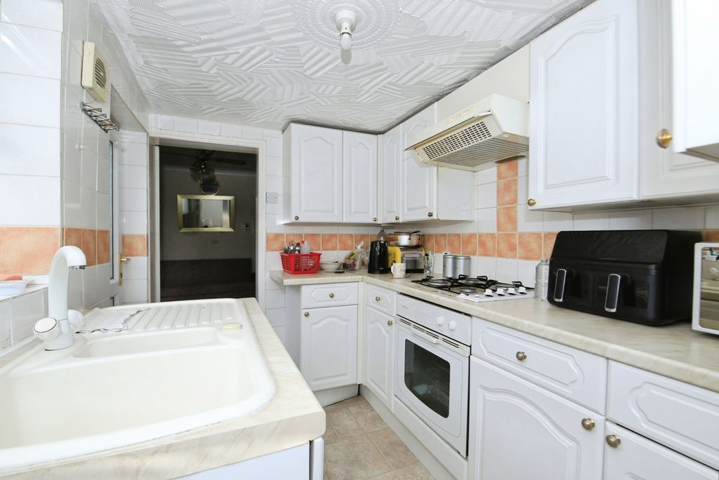 Property photo 3 of 9 Pbox-Img.Jpg