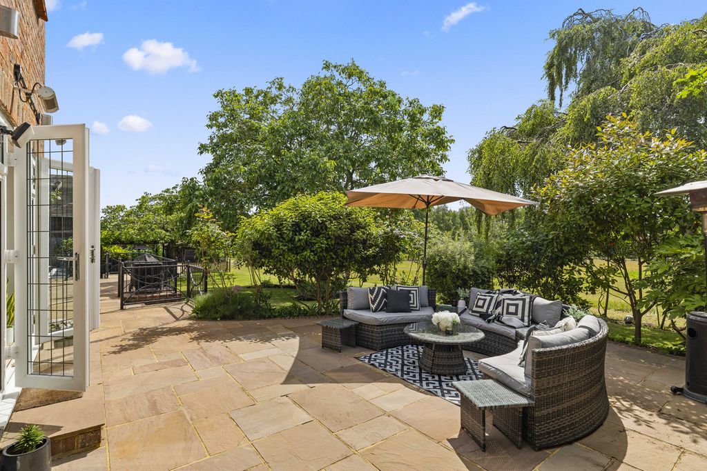 Property photo 1 of 27