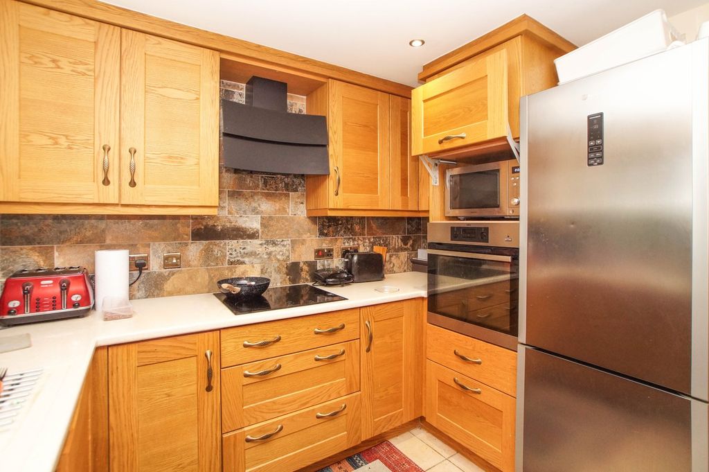 Property photo 2 of 10 Kitchen
