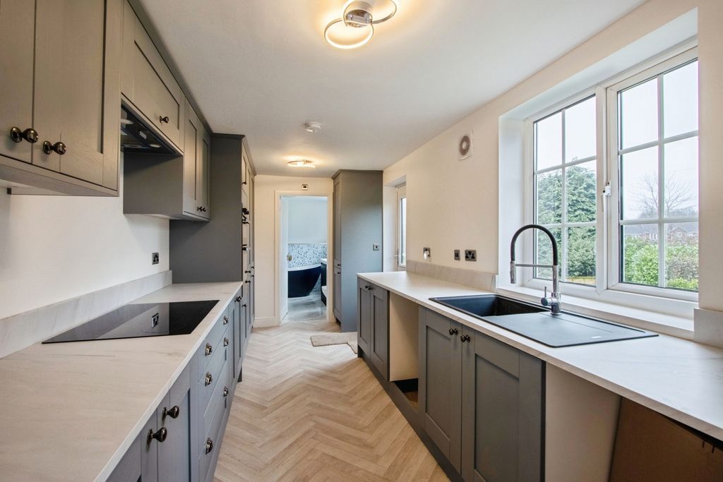 Property photo 2 of 16 Pbox-Img.Jpg