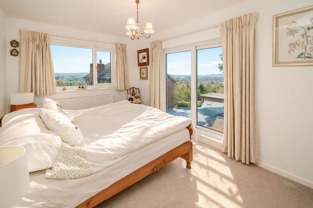 Property photo 2 of 33