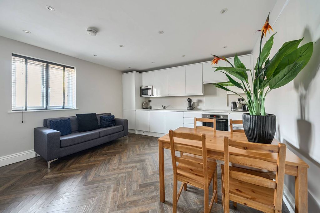 Property photo 2 of 24