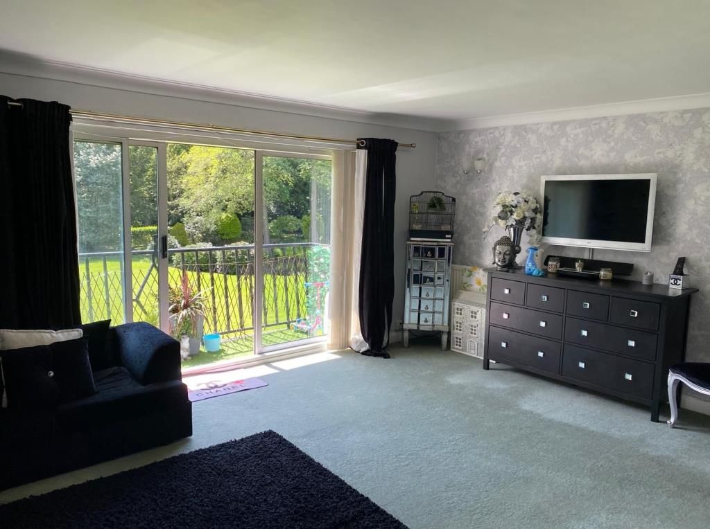 Property photo 3 of 14 Reception