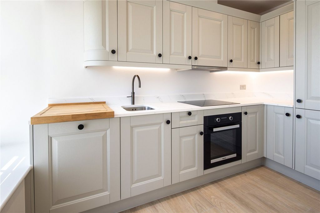 Property photo 2 of 7 Kitchen