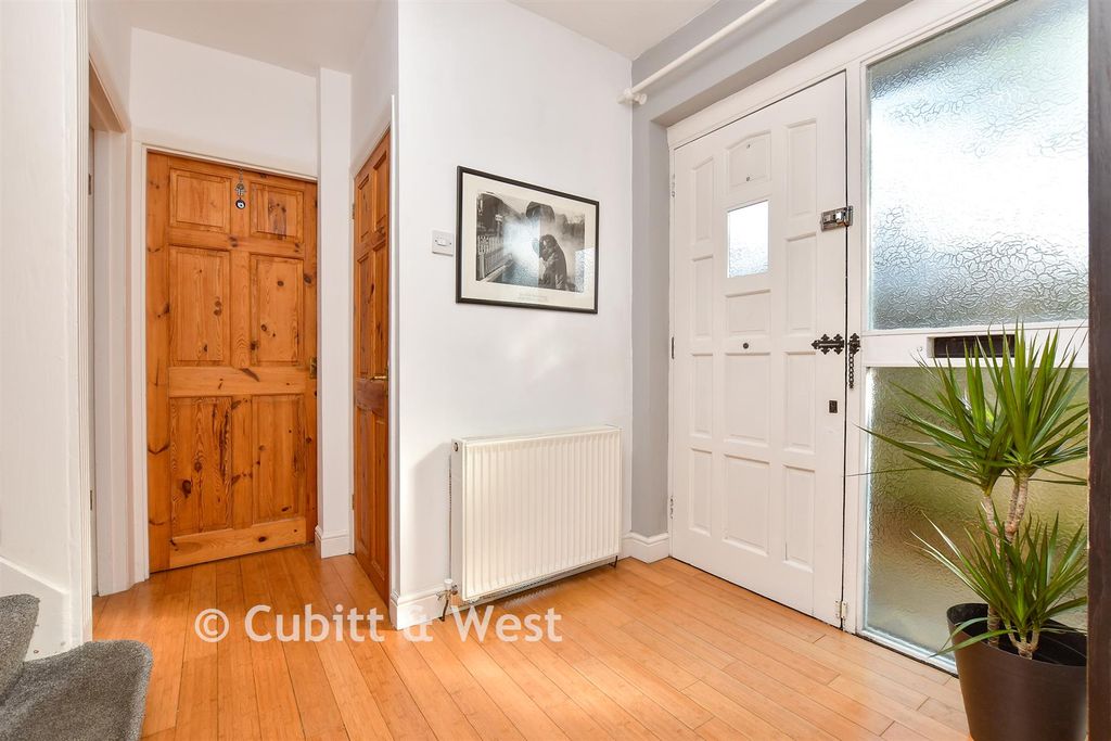 Property photo 1 of 14 Entrance Hall