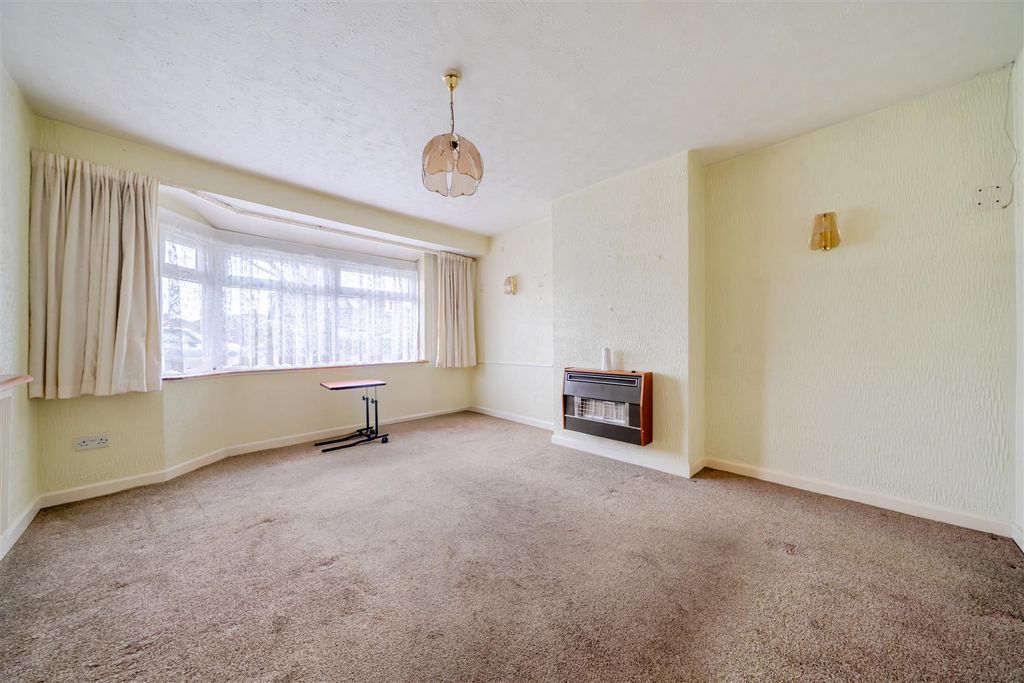 Property photo 2 of 18 Lounge