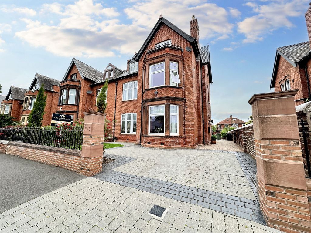 Property photo 1 of 31