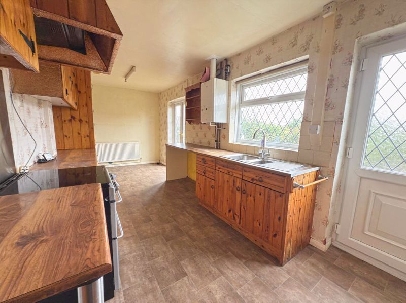 Property photo 3 of 11 Kitchen