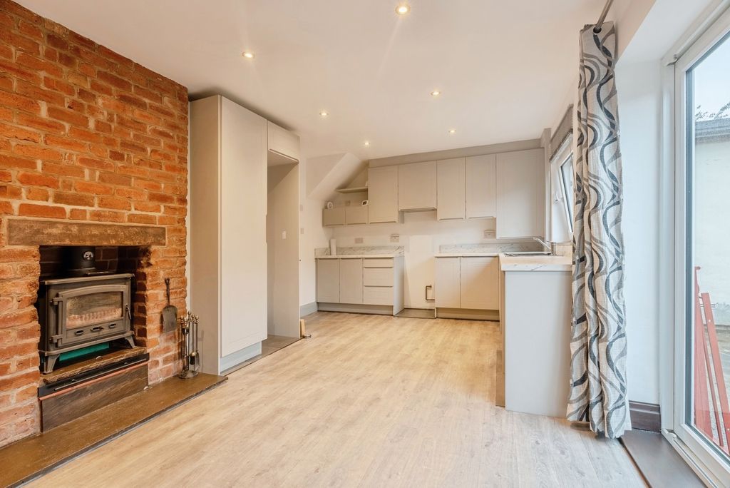 Property photo 2 of 17 Photo