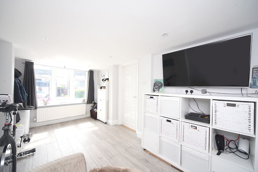 Property photo 3 of 28 4993512