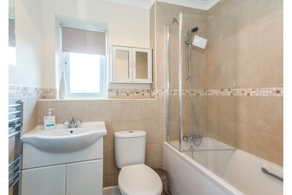 Property photo 2 of 7 Bathroom