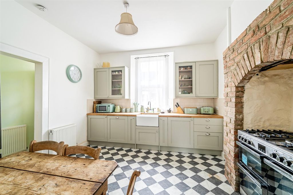 Property photo 3 of 18 Kitchen/Diner