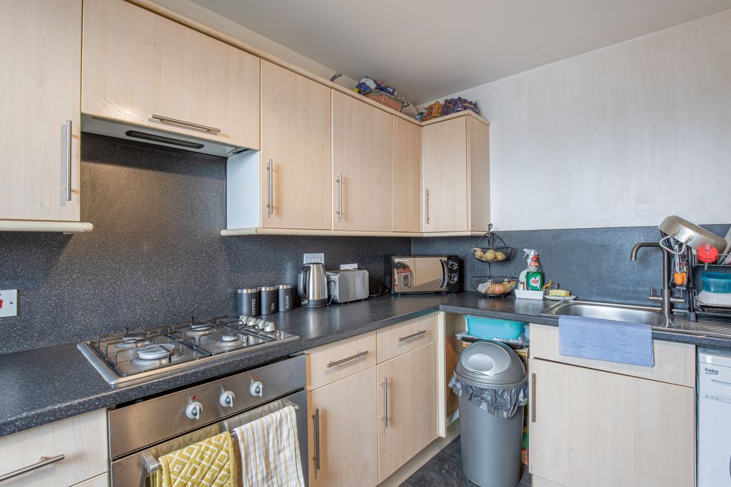 Property photo 2 of 13 Kitchenangle1