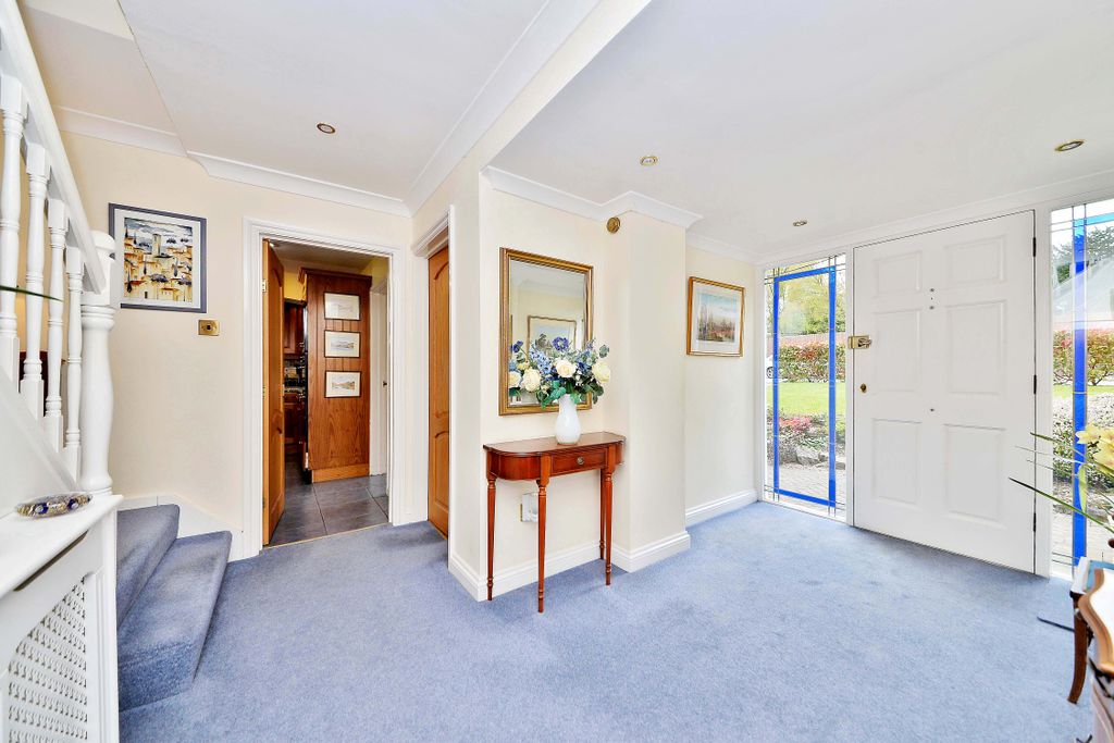 Property photo 2 of 28