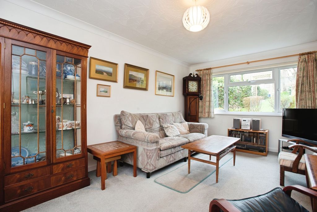 Property photo 2 of 21 Living Room