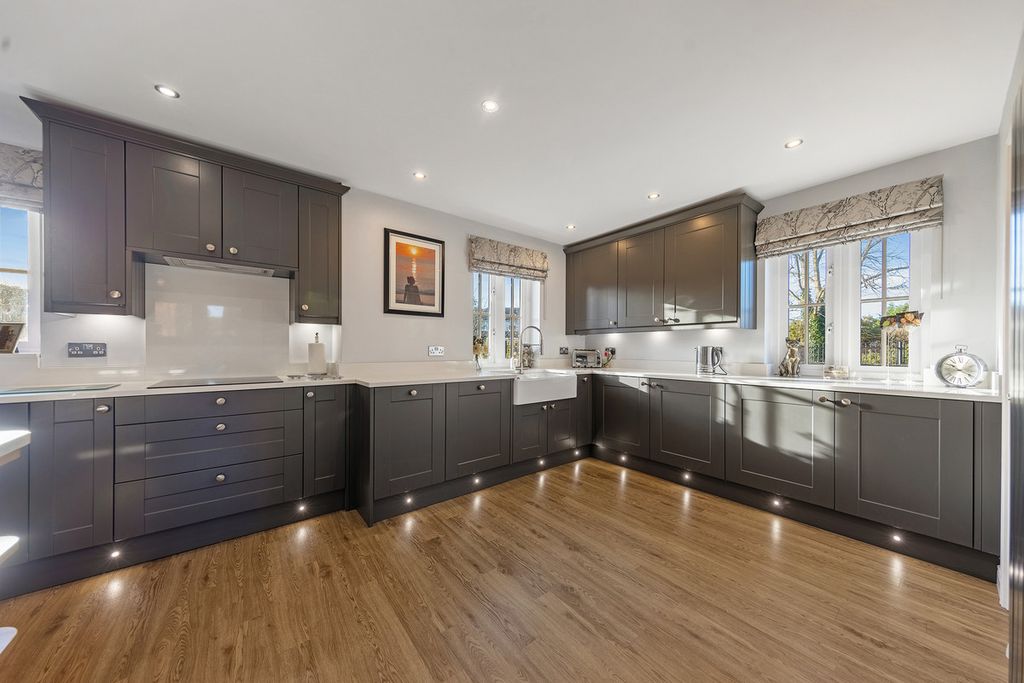 Property photo 3 of 45