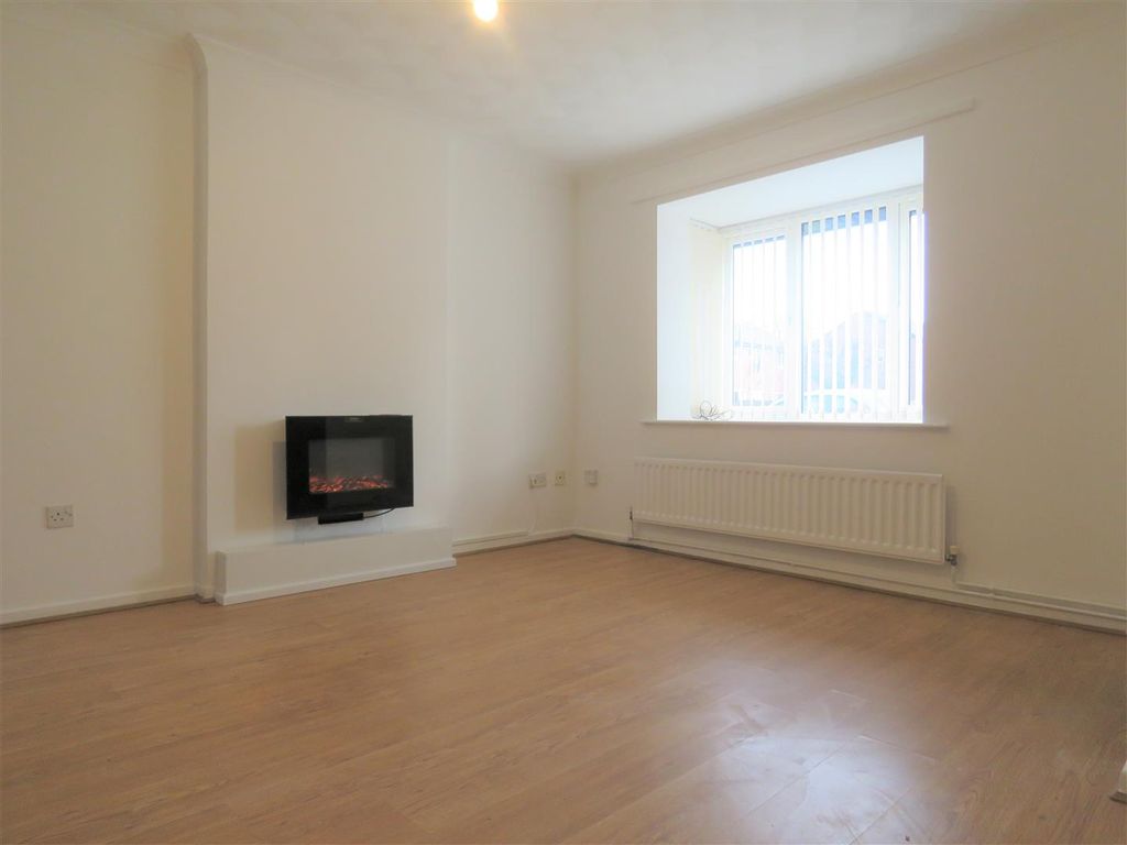 Property photo 2 of 10 Living Room
