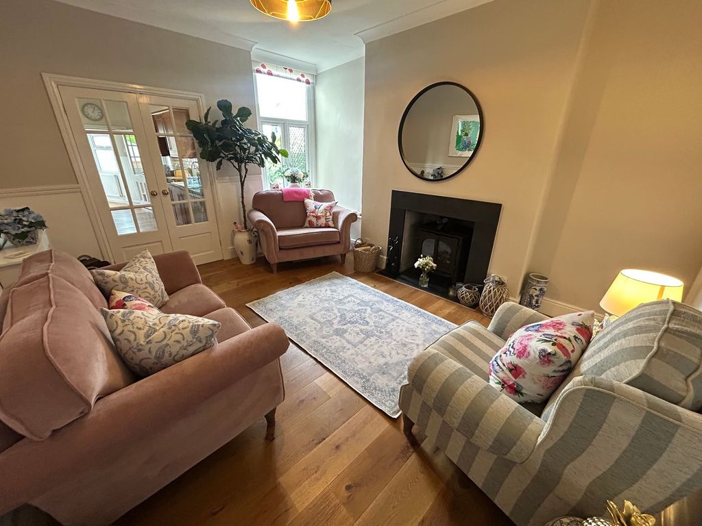 Property photo 2 of 21