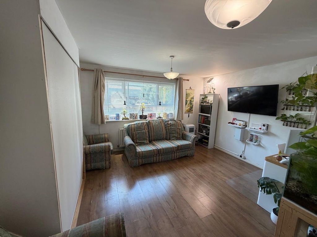 Property photo 2 of 8