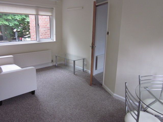 Property photo 3 of 10 Lounge\Dining Area