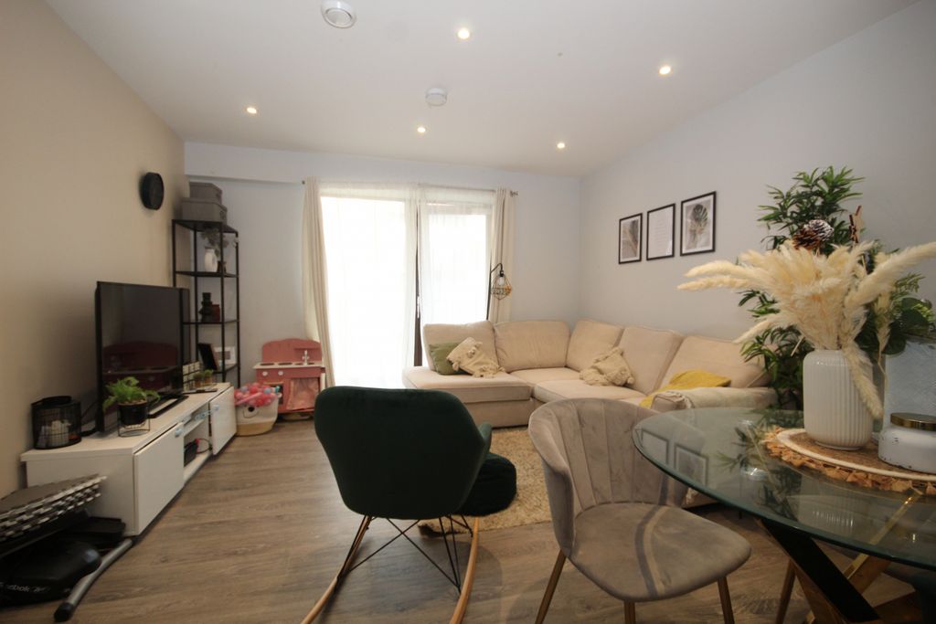 Property photo 3 of 10 Gallery