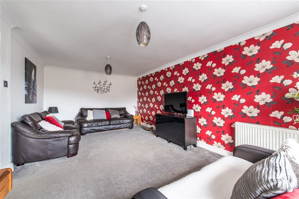 Property photo 3 of 21 Lounge