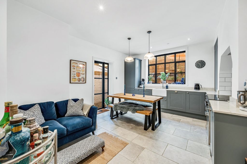 Property photo 1 of 16 4523660