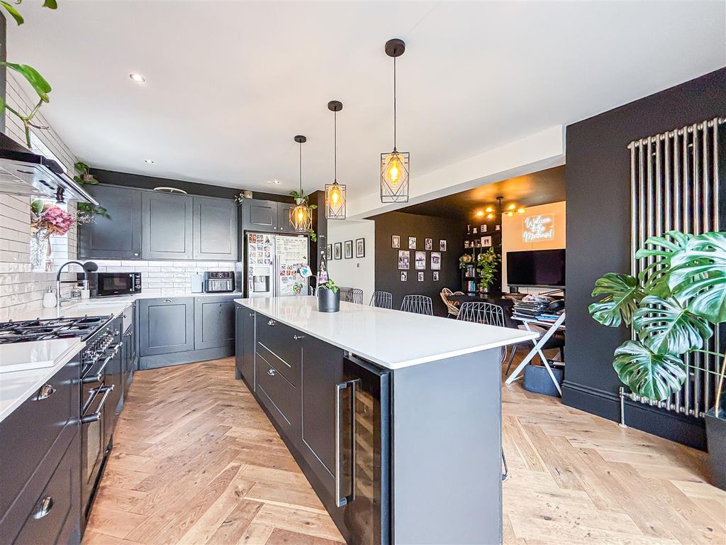 Property photo 2 of 23