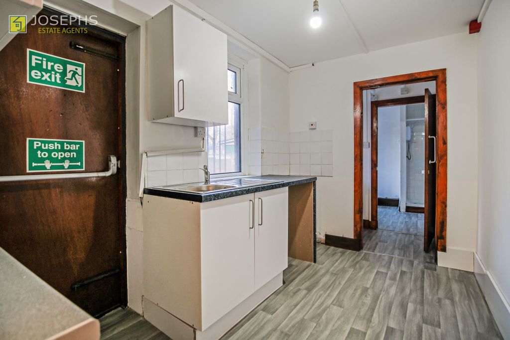 Property photo 3 of 3