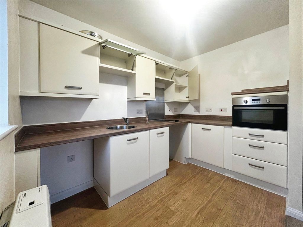 Property photo 2 of 6 Kitchen