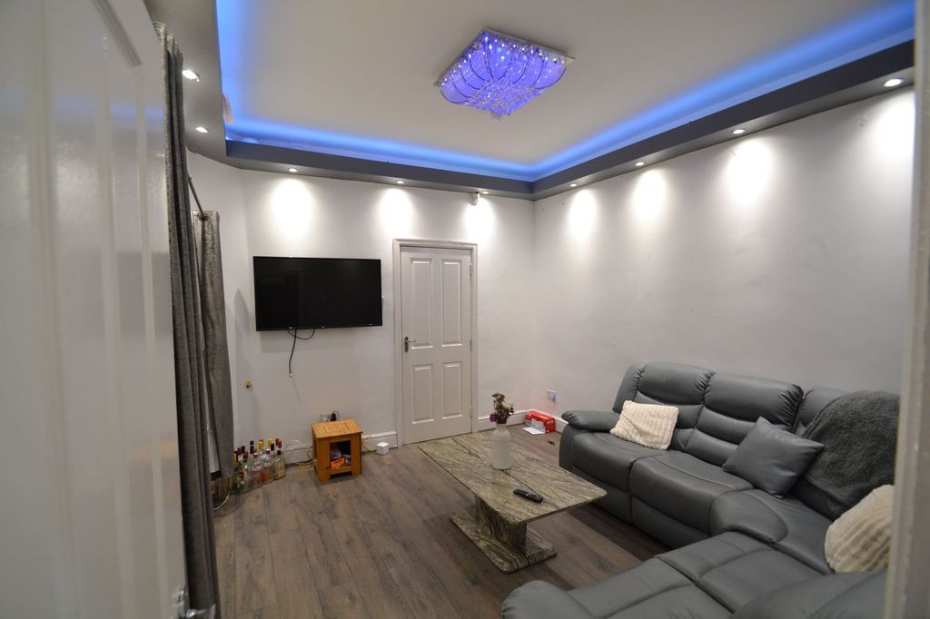 Property photo 2 of 18 Contemporary Living Room With A Plush Grey Reclini...